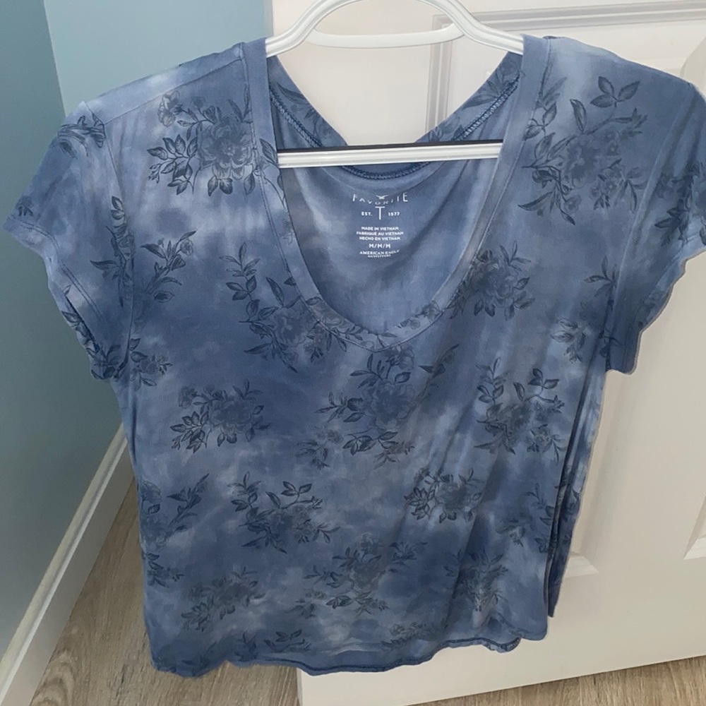 Blue American Eagle T Shirt with Flowers